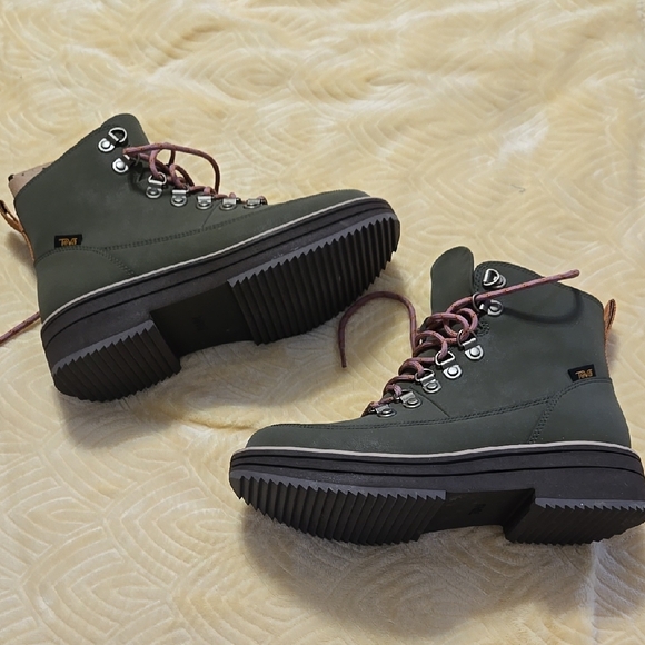 Teva Green Hiking Boots - Picture 2 of 10